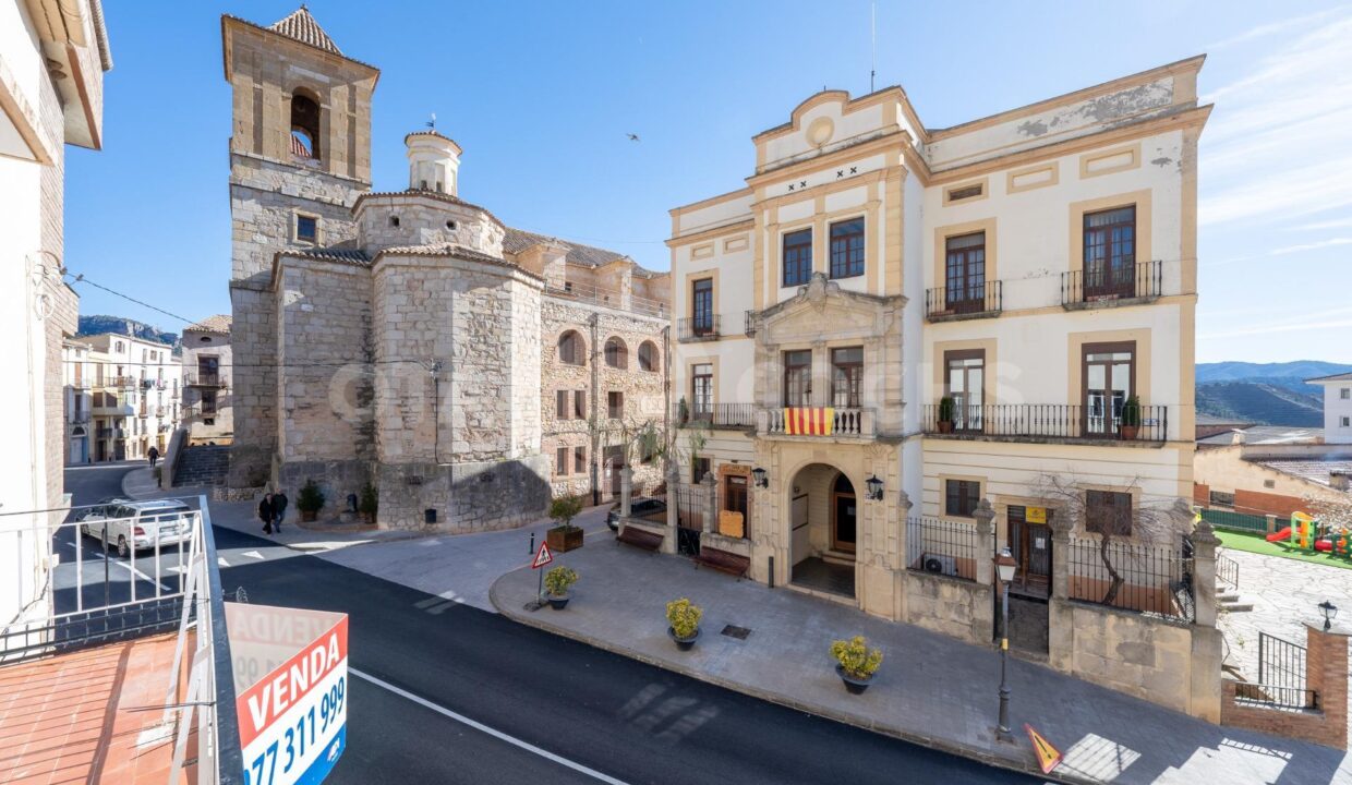 CASA DE 4 HABITACIONES CON AMPLIO LOCAL COMERCIAL EN CENTRO DE CORNUDELLA DEL MONTSANT_4