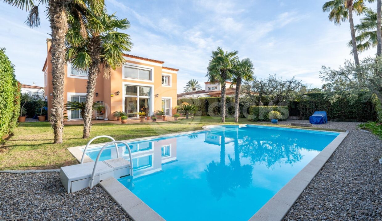 CASA DE 5 HABITACIONES CON GARAJE JARDIN Y PISCINA EN AIGUESVERDS REUS_5