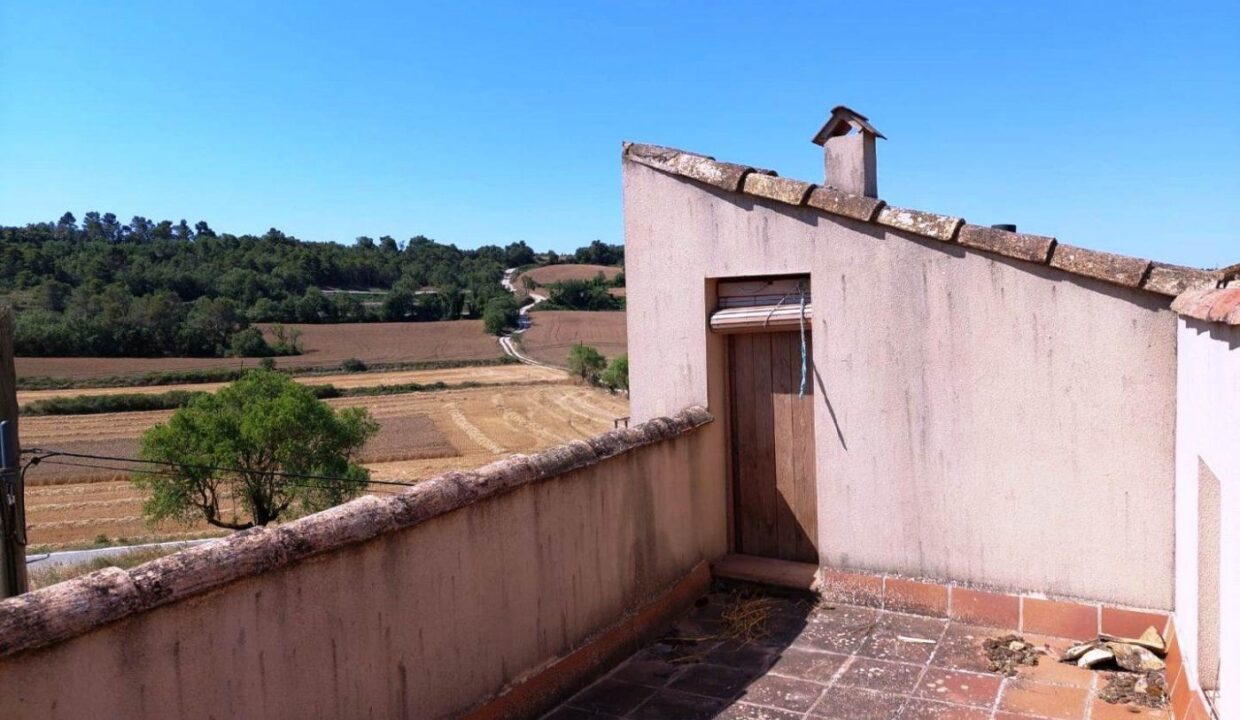 CASA (DE UNOS 189 M2) CON PATIO (DE UNOS 100 M2) EN LAS CERCANÍAS DE SANTA COLOMA DE QUERALT._3