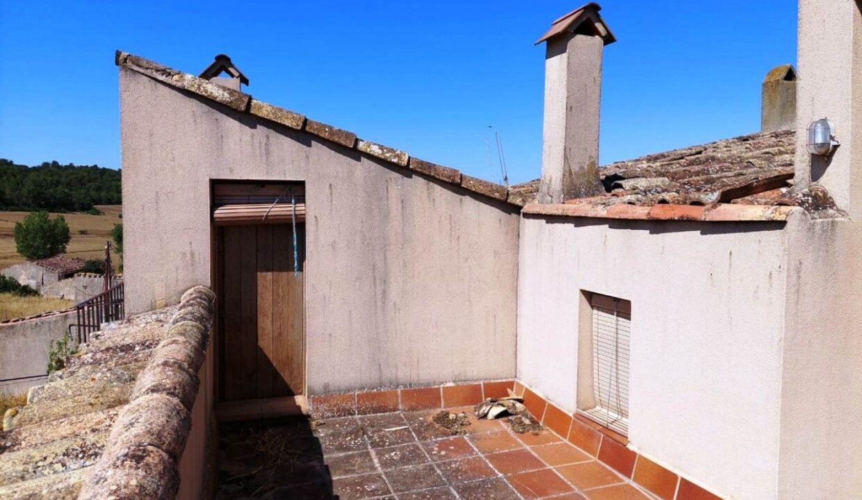 CASA (DE UNOS 189 M2) CON PATIO (DE UNOS 100 M2) EN LAS CERCANÍAS DE SANTA COLOMA DE QUERALT._4