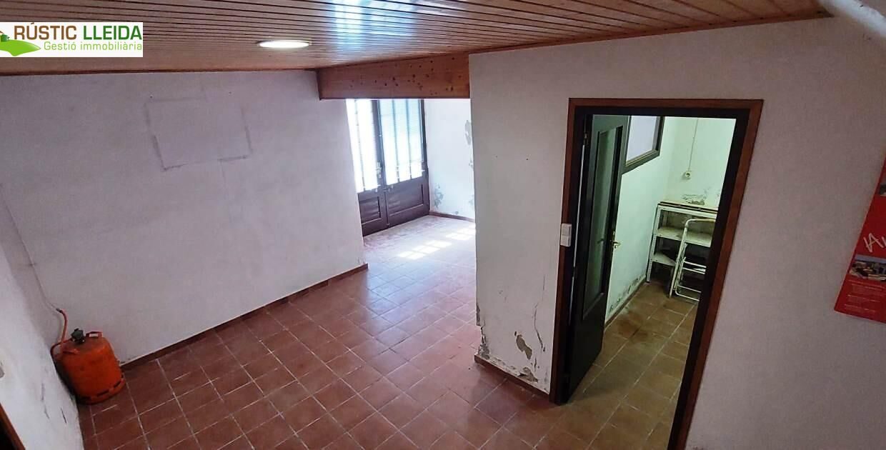 CASA (DE UNOS 200 M2) CON TERRAZA (DE UNOS 6 M2) EN SANTA COLOMA DE QUERALT._1