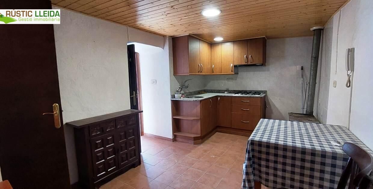 CASA (DE UNOS 200 M2) CON TERRAZA (DE UNOS 6 M2) EN SANTA COLOMA DE QUERALT._5