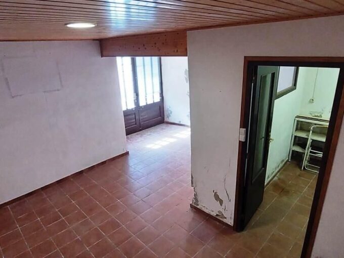 CASA (DE UNOS 200 M2) CON TERRAZA (DE UNOS 6 M2) EN SANTA COLOMA DE QUERALT._1