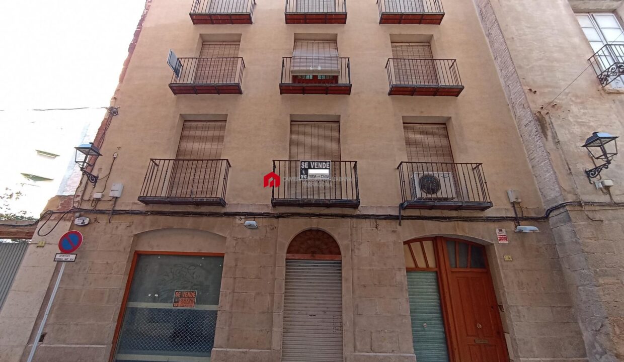 CASA EN VENTA EN TORTOSA CON LOCAL COMERCIAL SITUADA EN EL CENTRO_2