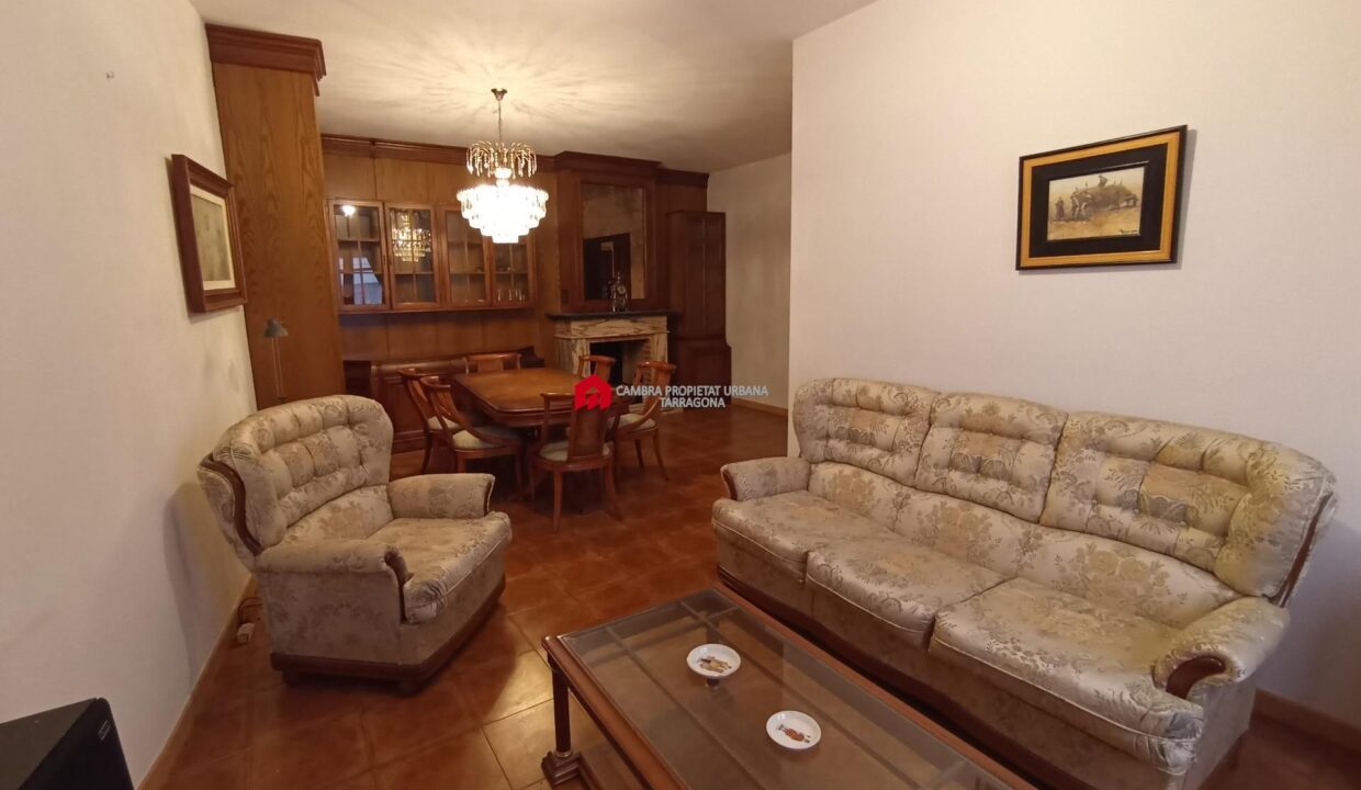 CASA EN VENTA EN TORTOSA CON LOCAL COMERCIAL SITUADA EN EL CENTRO_1