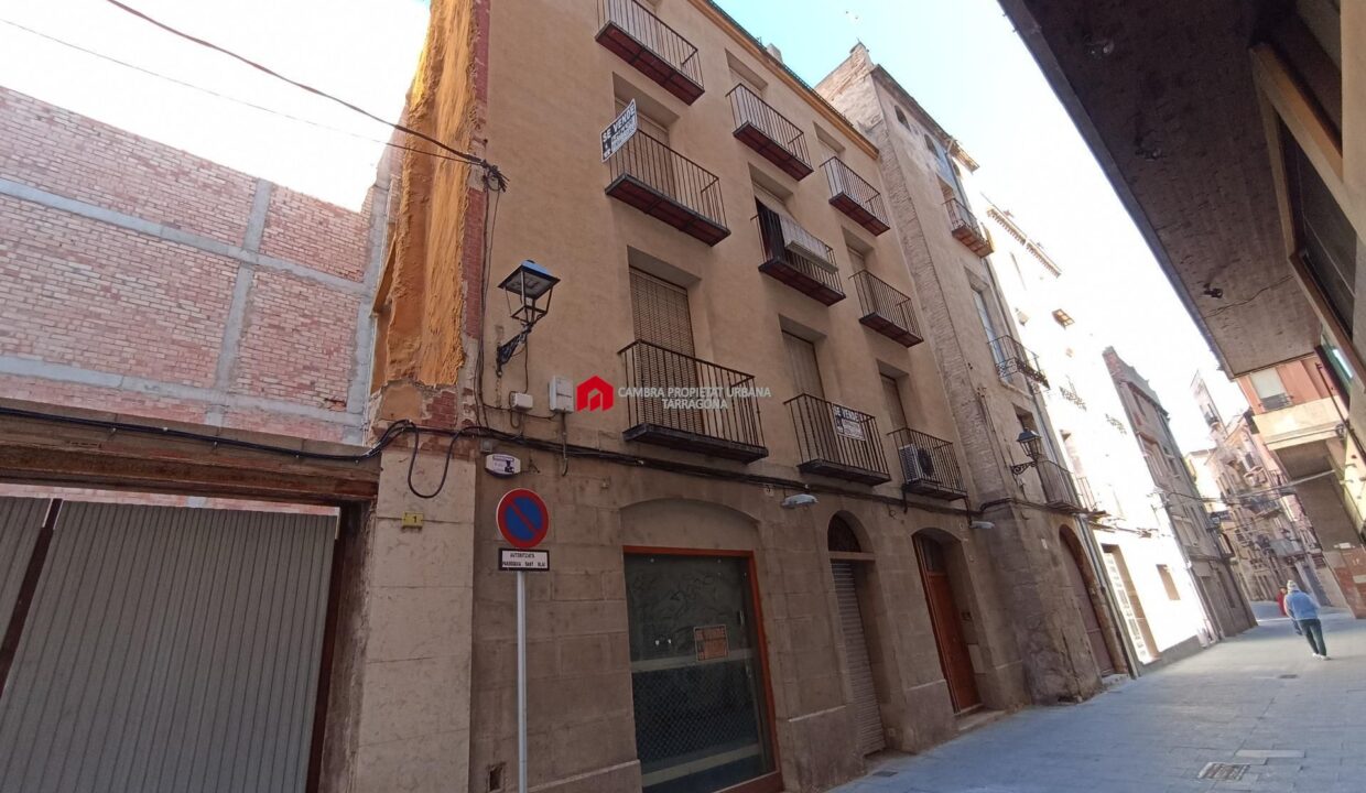 CASA EN VENTA EN TORTOSA CON LOCAL COMERCIAL SITUADA EN EL CENTRO_3