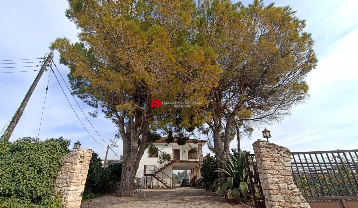 CHALET CON PISCINA Y TERRENO  EN VENTA SITUADO ENTRE LA ALDEA Y TORTOSA_5