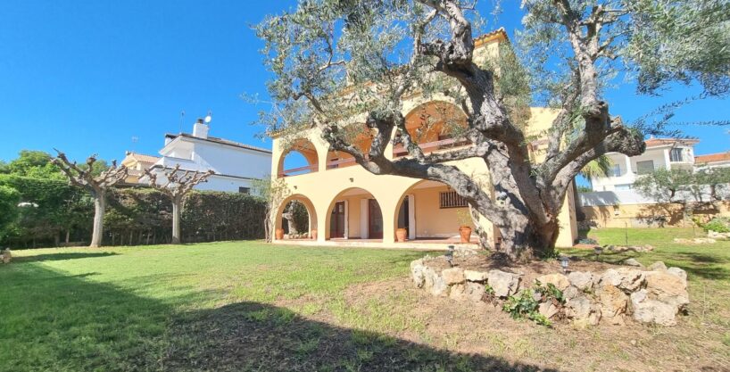 Casa con vistas al mar en los Munts_1