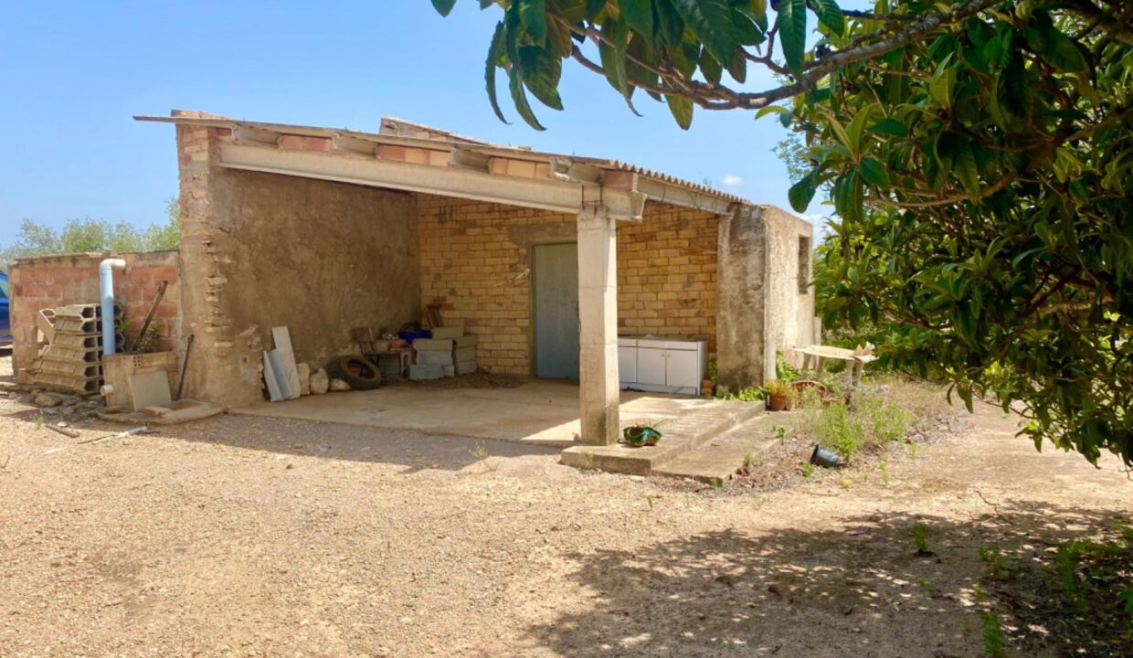 Casa de piedra de 60 m2 con balsa en terreno de casi 3 ha_1