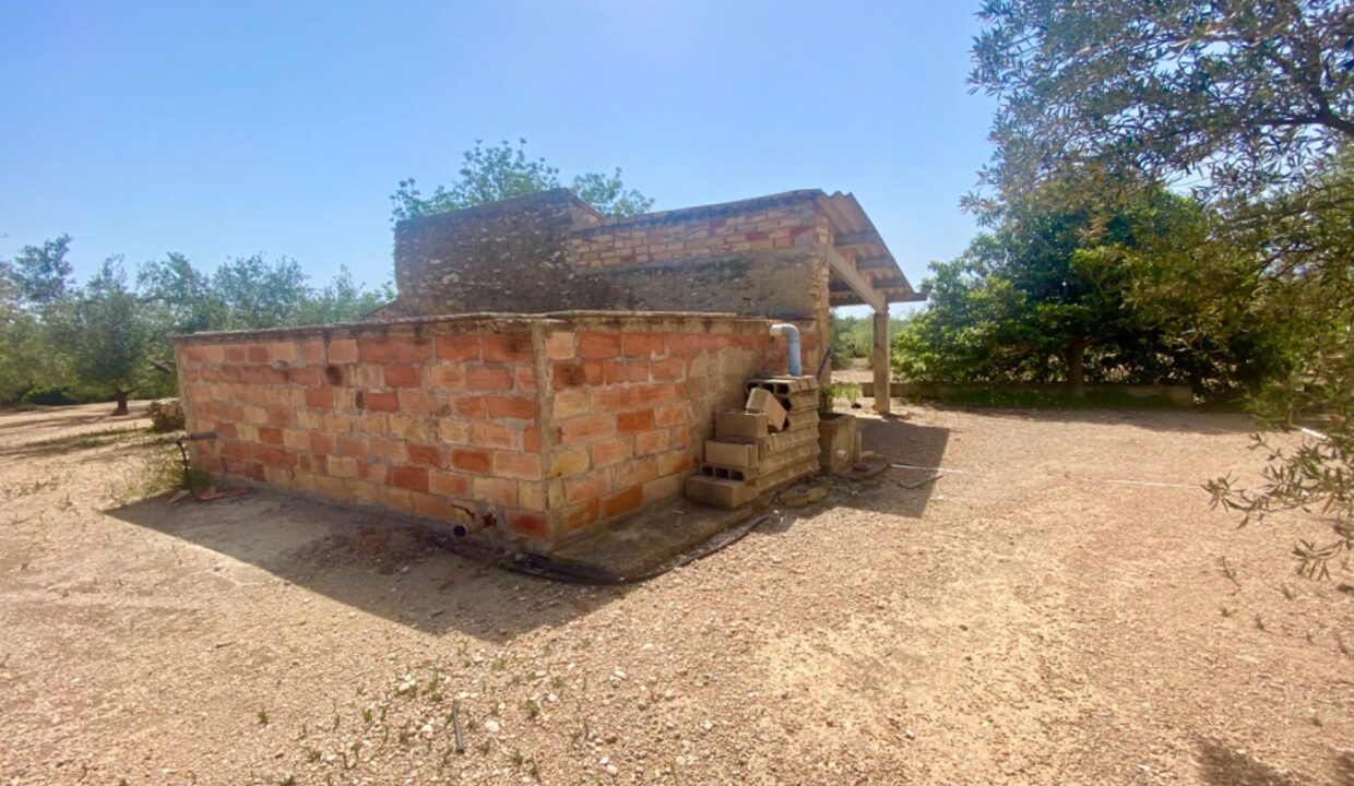 Casa de piedra de 60 m2 con balsa en terreno de casi 3 ha_4