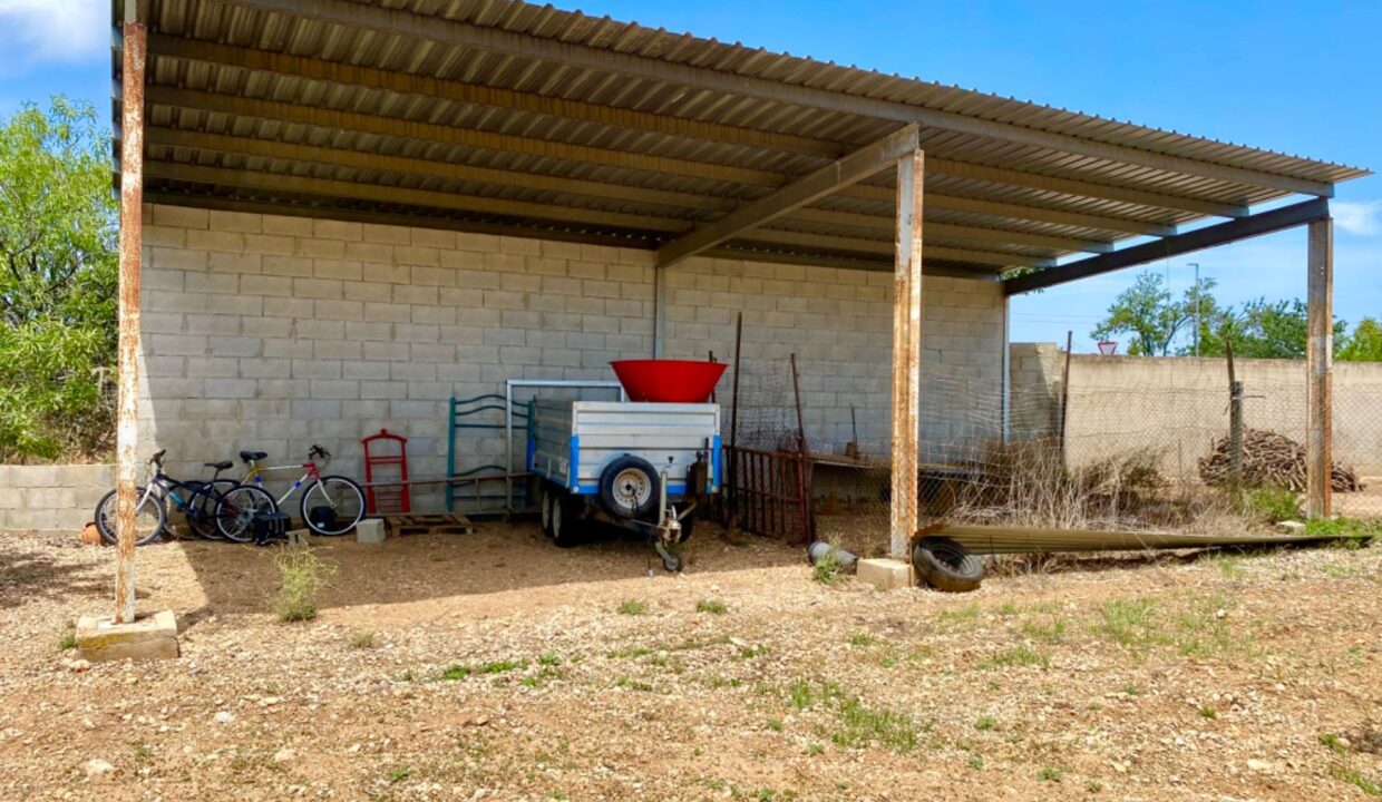 Casa de pueblo con gran terreno_5