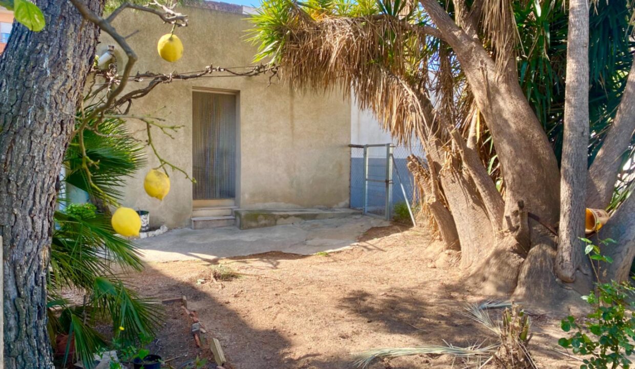 Casa en una planta con gran jardín_1