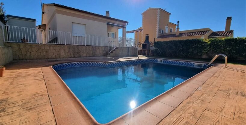 Casa individual a cuatro vientos con piscina y vistas al mar_1