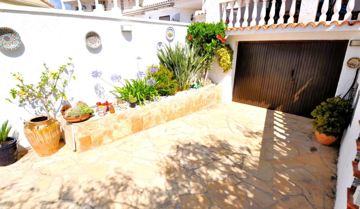 Chalet con 4 habitaciones y pisicina en Urb Serramar_5