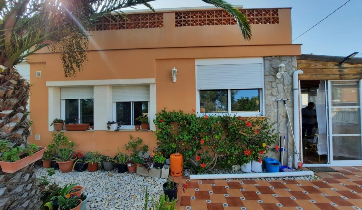 Chalet de 2 plantas de 90 m2 con parcela._2