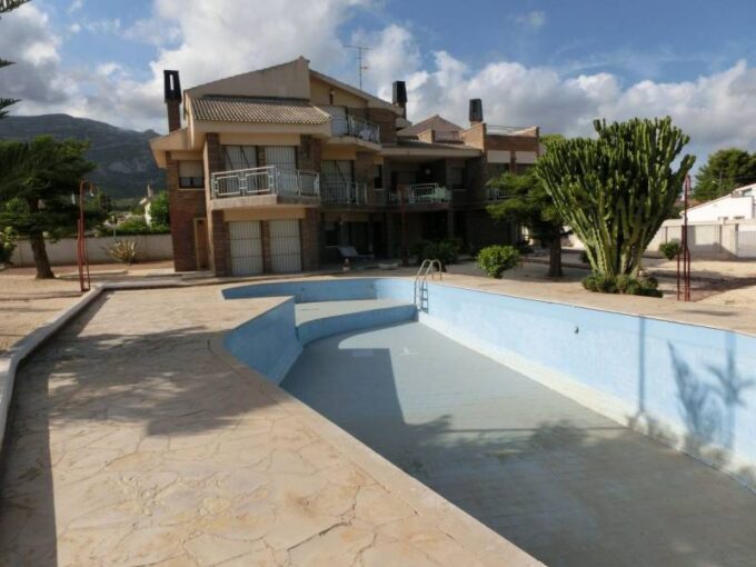 Chalet de 526 m2 con parcela de 5.000 m2