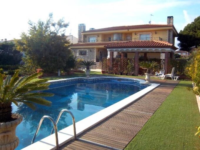 Chalet individual 5 hab. en Vilafortuny. Parcela 1.500 m2. Piscina._1