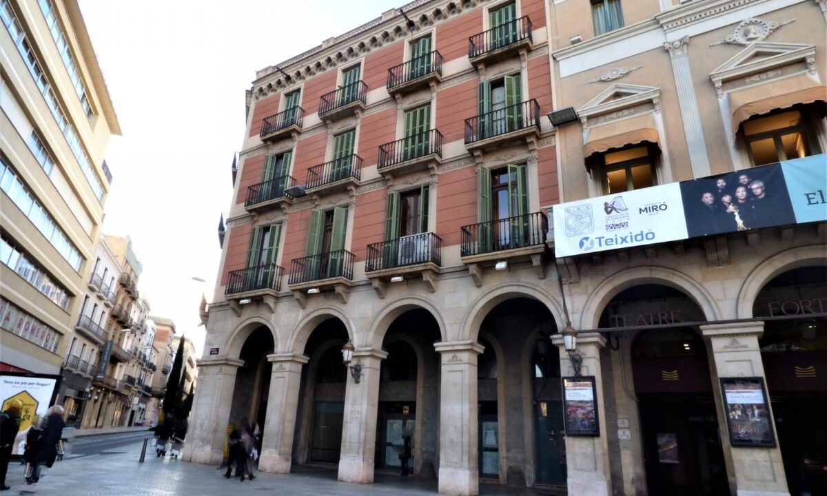 EDIFICIO EMBLEMÁTICO DE REUS EN VENTA._1