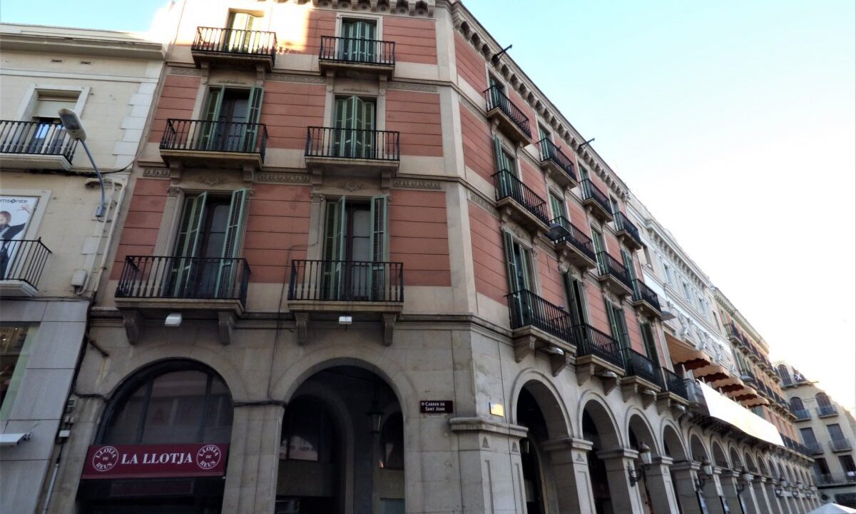 EDIFICIO EMBLEMÁTICO DE REUS EN VENTA._3