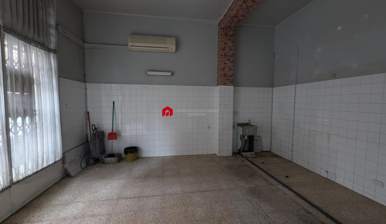 EN VENTA LOCAL COMERCIAL EN ZONA TEMPLE DE TORTOSA_4