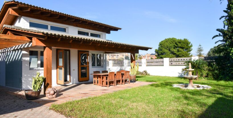 ENCANTADORA VILLA EN CAMBRILS CON PISCINA Y JARDÍN PRIVADO_1