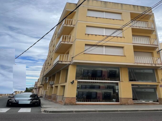 Edificio céntrico. Compuesto de local comercial y 3 viviendas_1