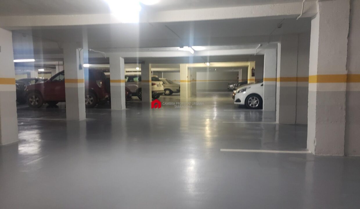 En venta plaza de parquing para 2 coches y una moto Tarragona ciudad_3