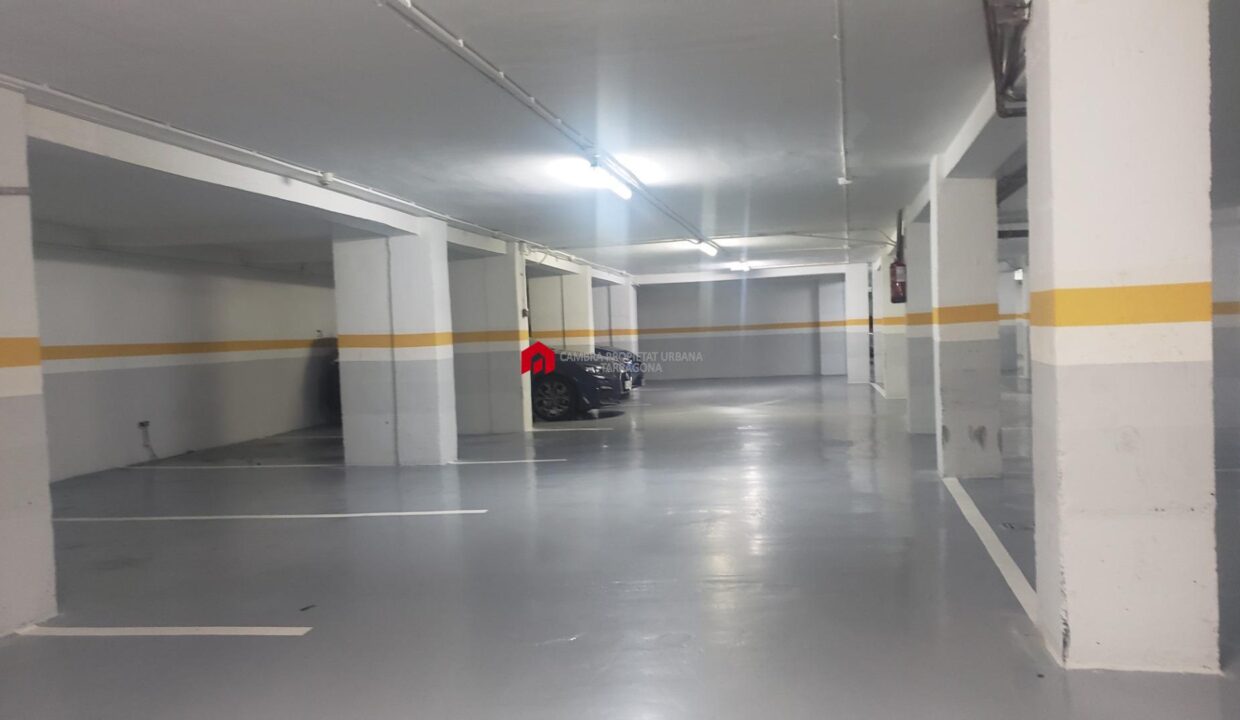 En venta plaza de parquing para 2 coches y una moto Tarragona ciudad_4