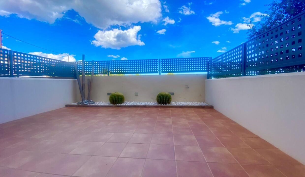 Espectacular adosada con piscina comunitaria_1