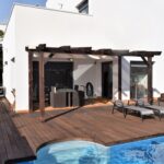 Espectaculares vistas al mar jardin y piscina privada_1