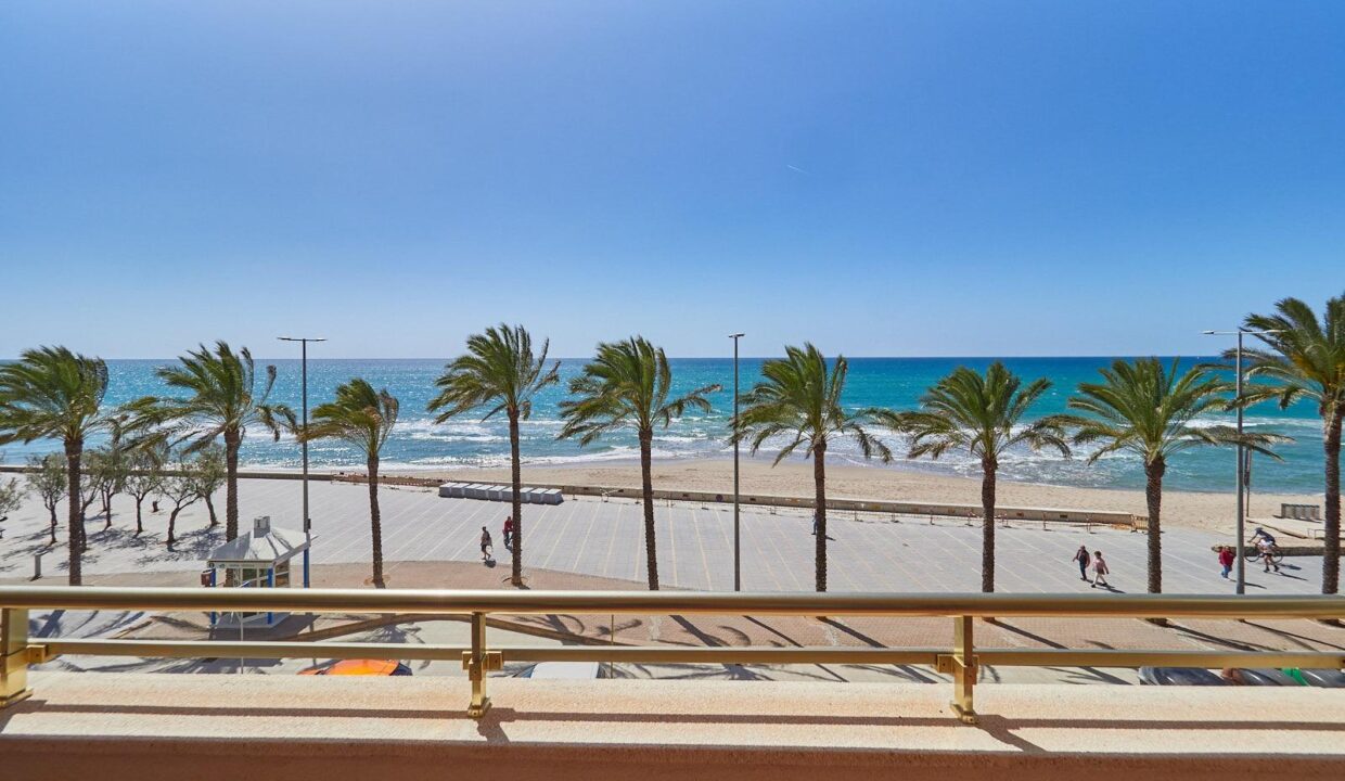 Exclusivo Piso en Primera Línea de Mar con Espectaculares Vistas a la Playa de Mas Mel_2