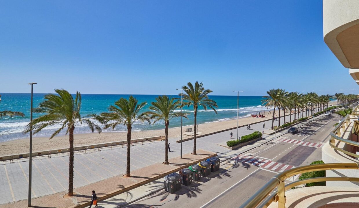 Exclusivo Piso en Primera Línea de Mar con Espectaculares Vistas a la Playa de Mas Mel_3