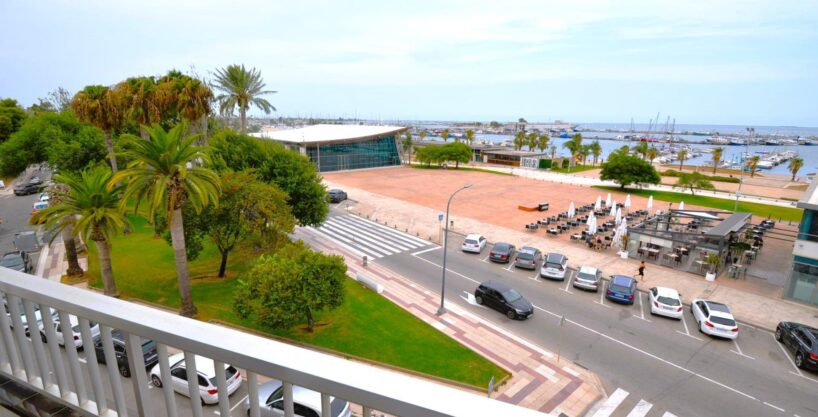 Exclusivo Piso en Primera Línea de Mar con Vistas Panorámicas_1