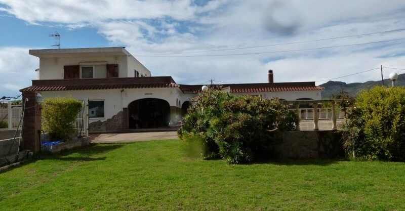 Finca rústica con chalet de 270 m2 con parcela de 5.000 m2 con piscina propia cerca de la playa_1