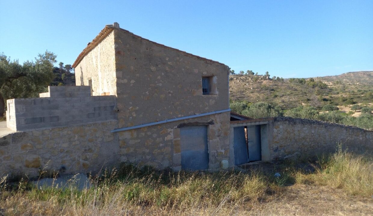 GRAN FINCA AGRICOLA CON VIVIENDA Y VARIAS MASIAS EN FLIX_1