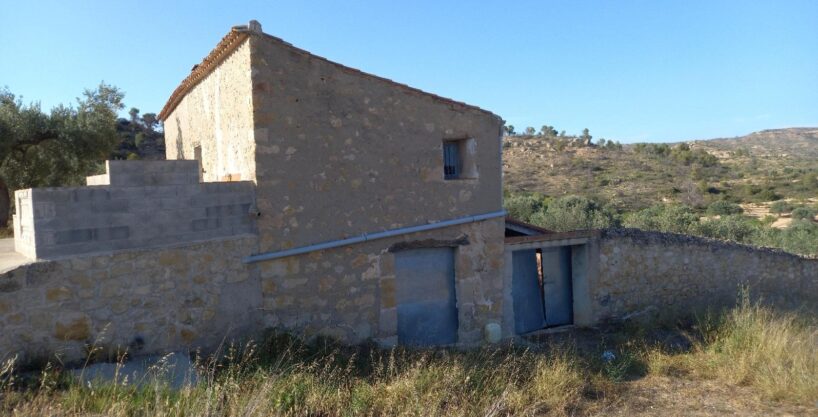 GRAN FINCA AGRICOLA CON VIVIENDA Y VARIAS MASIAS EN FLIX_1