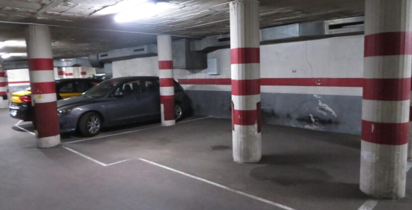 GRAN PLAZA DE PARKING EN LA AVENIDA MERIDIANA_1