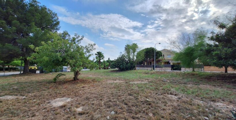 GRAN TERRENO RESIDENCIAL ESQUINERO EN EL ROMANÍ - EL VENDRELL_1