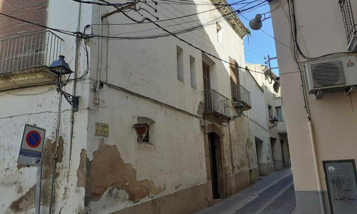 GRAN CASA PAIRAL PARA REHABIITAR EN EL CENTRO DE MORA D