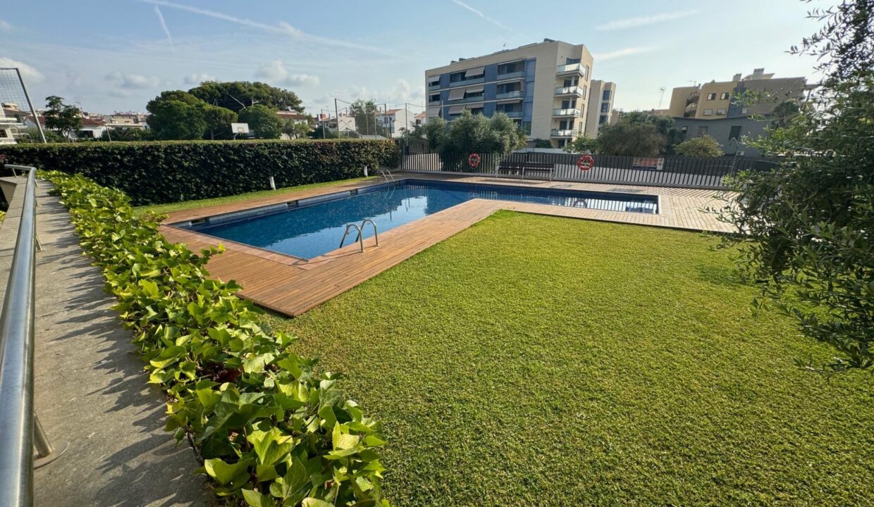 JUNTO AL AZUL DEL MEDITERRANEO CON GRAN TERRAZA Y ACCESO A PISCINA_1