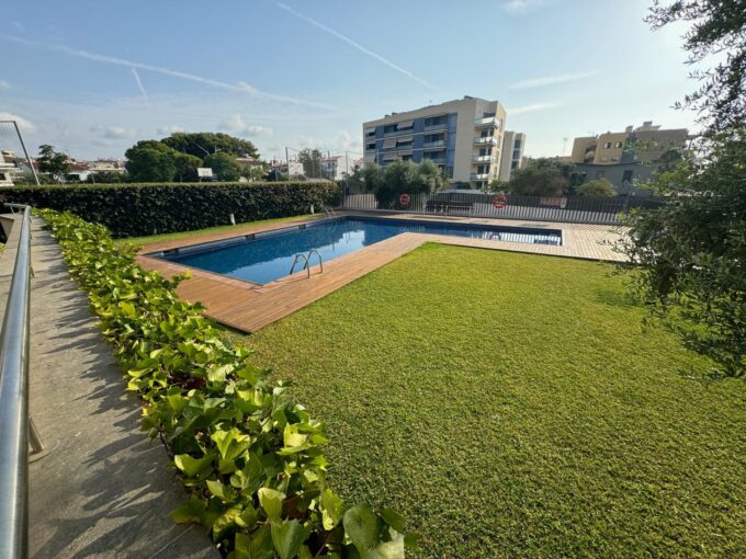 JUNTO AL AZUL DEL MEDITERRANEO CON GRAN TERRAZA Y ACCESO A PISCINA_1