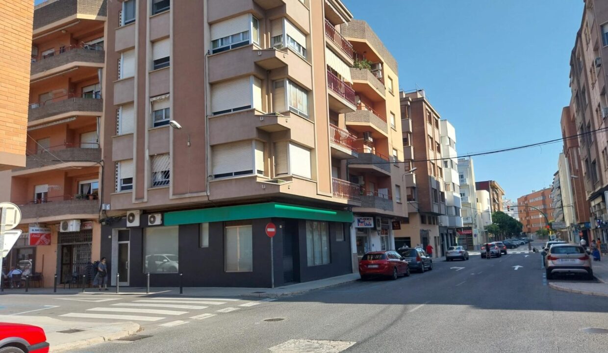 LOCAL COMERCIAL EN FERRERIES DE 95m2_2