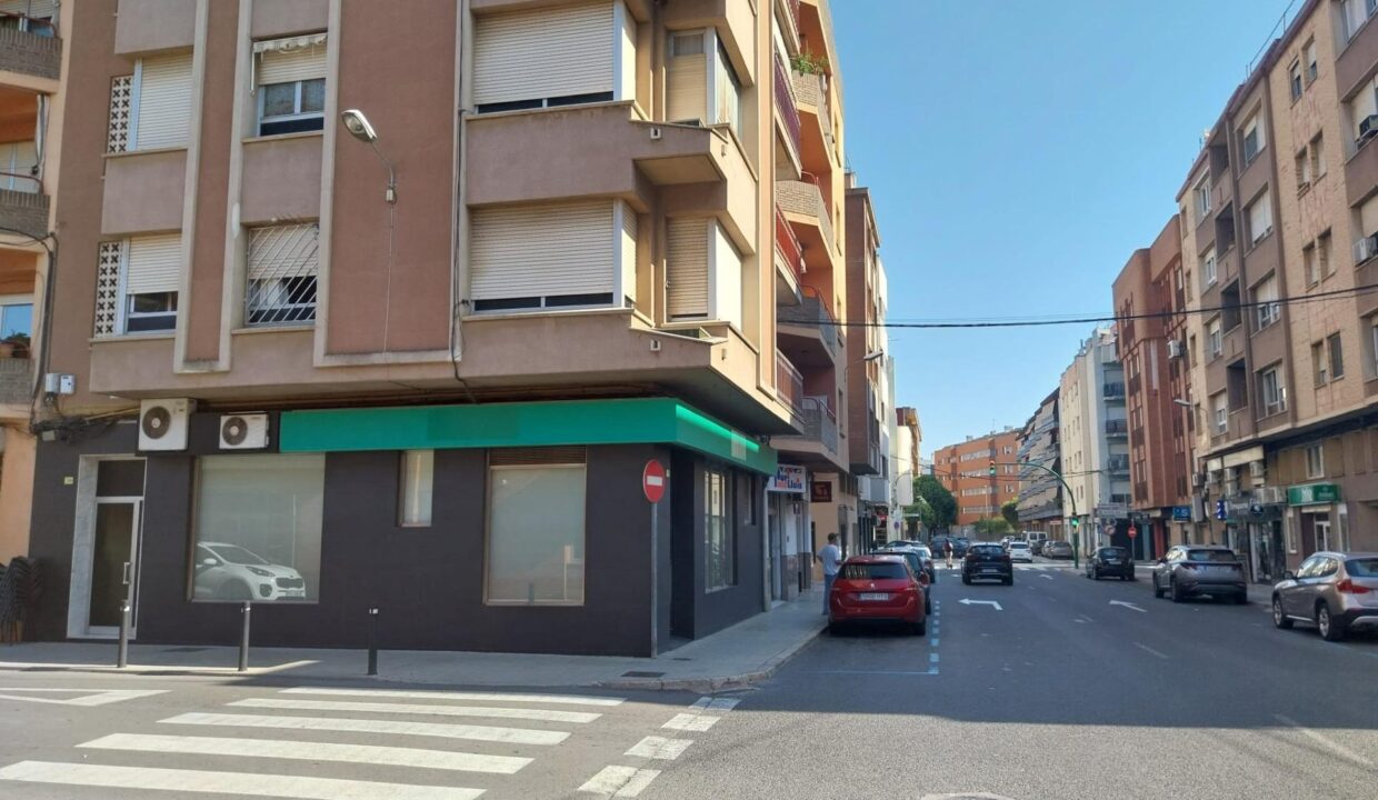 LOCAL COMERCIAL EN FERRERIES DE 95m2_1