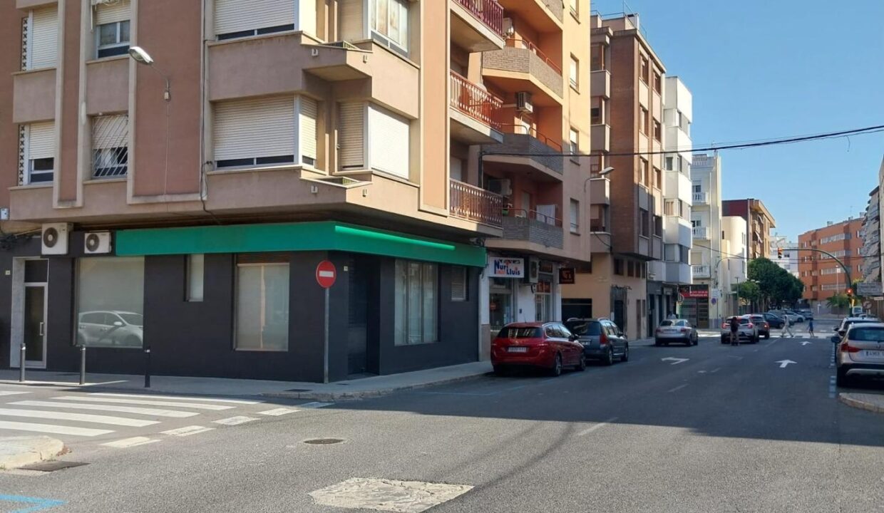 LOCAL COMERCIAL EN FERRERIES DE 95m2_3