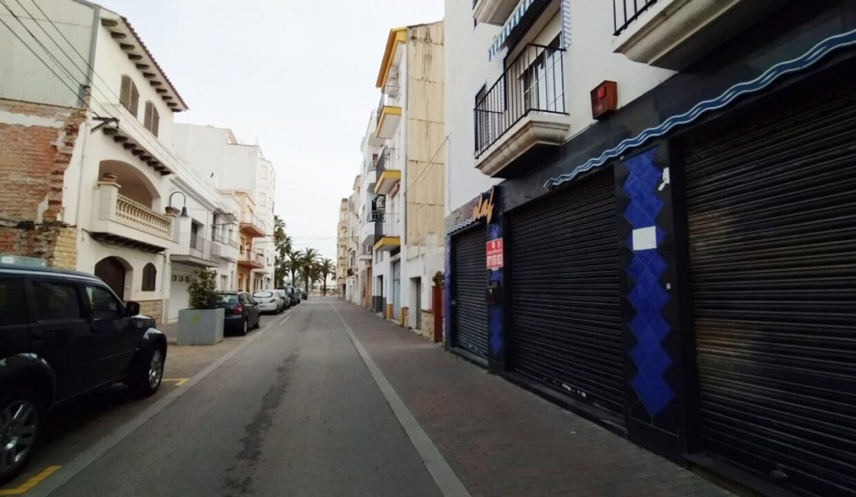 LOCAL EN LA PLAYA DE TORREBEMBARRA EN VENTA O ALQUILER_3