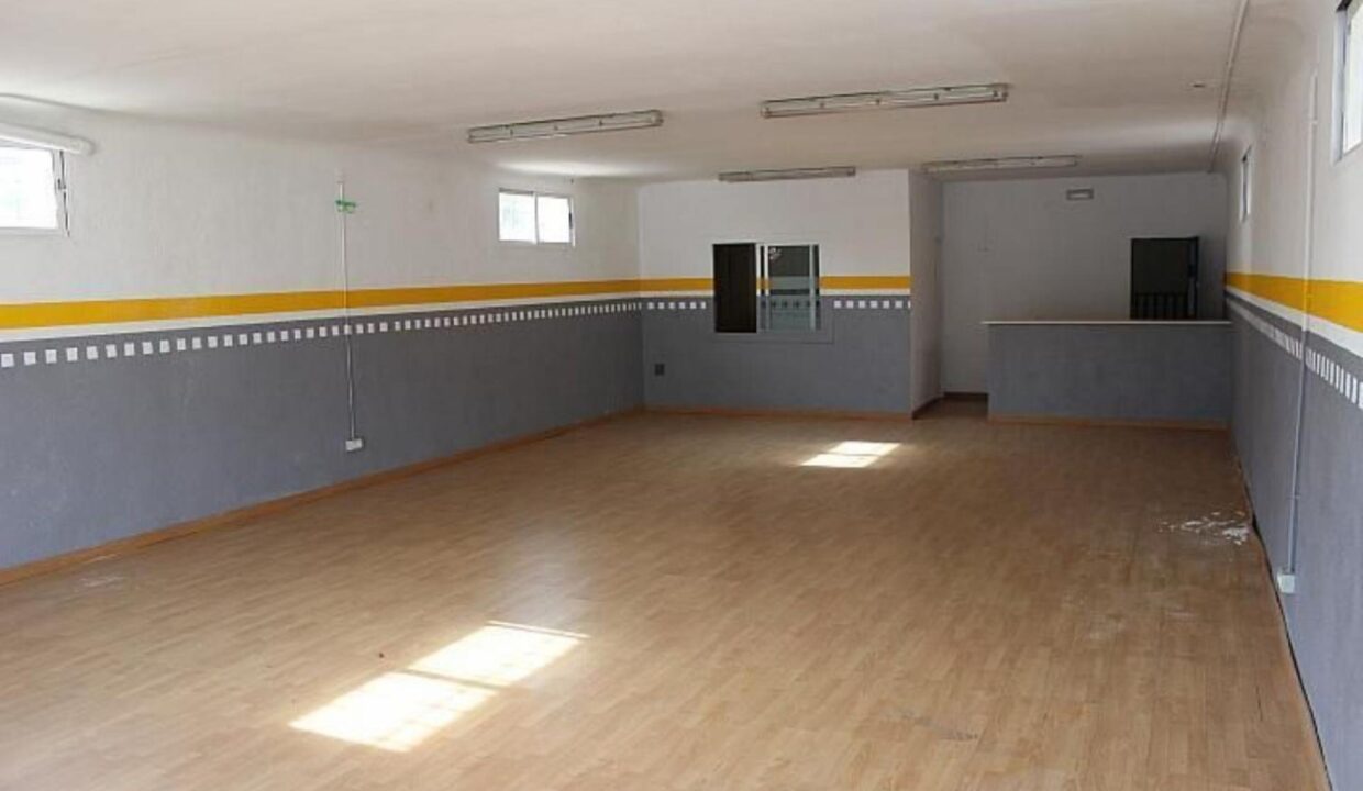 LOCAL EN VENTA TORREDEMBARRA_2