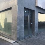 Local comercial de 100 m2 con escaparate en zona comercial dispone de baño_1