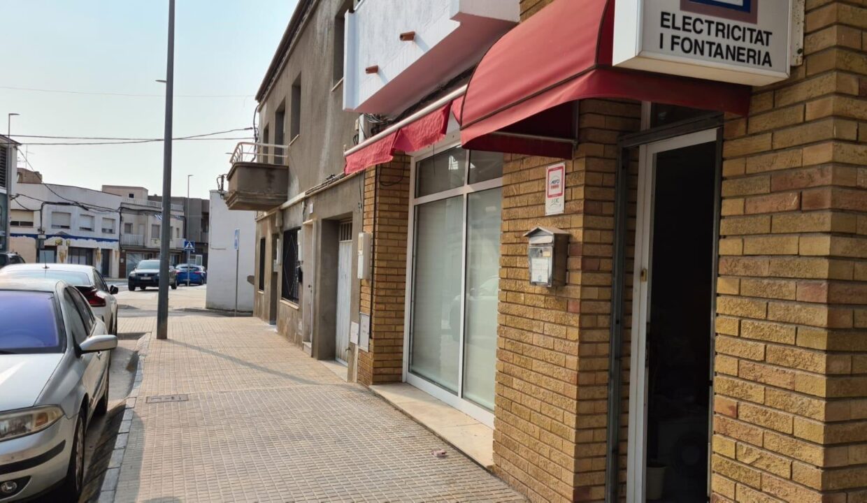 Local comercial de 125 m2 en calle principal_1