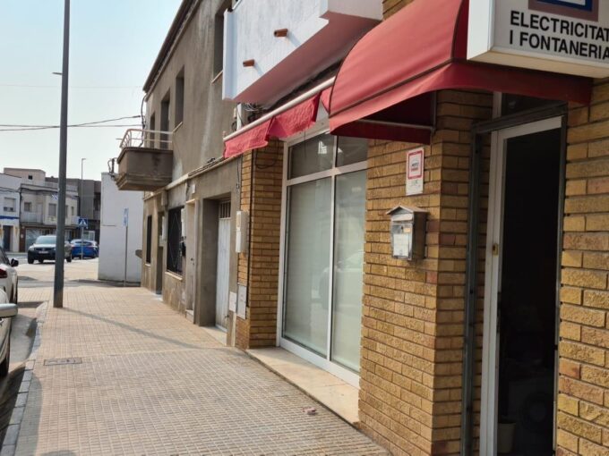 Local comercial de 125 m2 en calle principal_1