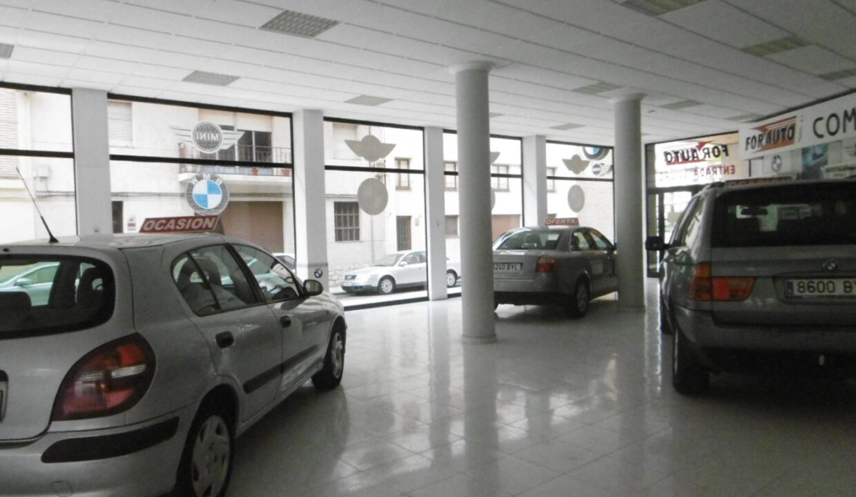 Local comercial de 334m2 muy  céntrico_1